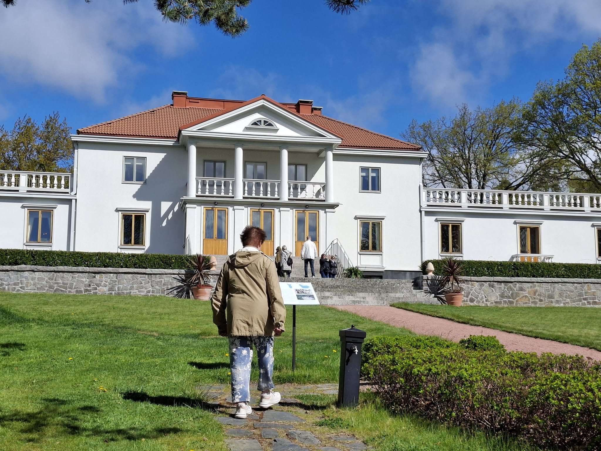 Toukokuussa retkeilimme Dragsfjärdissä Söderlångvikin kartanossa ja Taalintehtaalla.